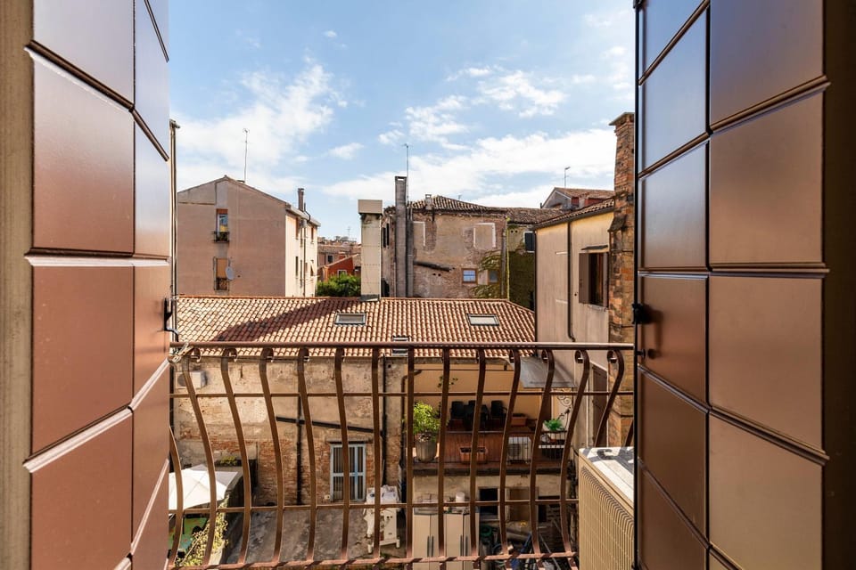 Balcony/Terrace, City view, Street view