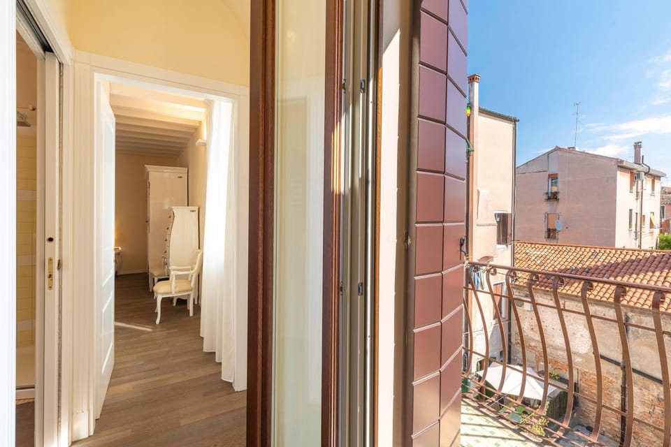 Balcony/Terrace, Decorative detail
