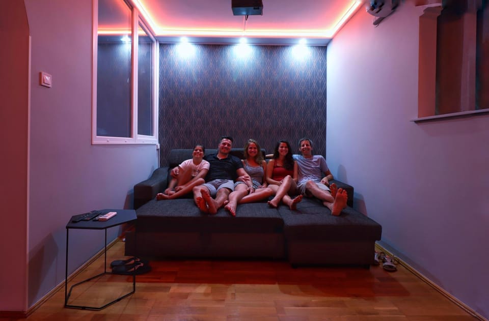 People, TV and multimedia, Living room