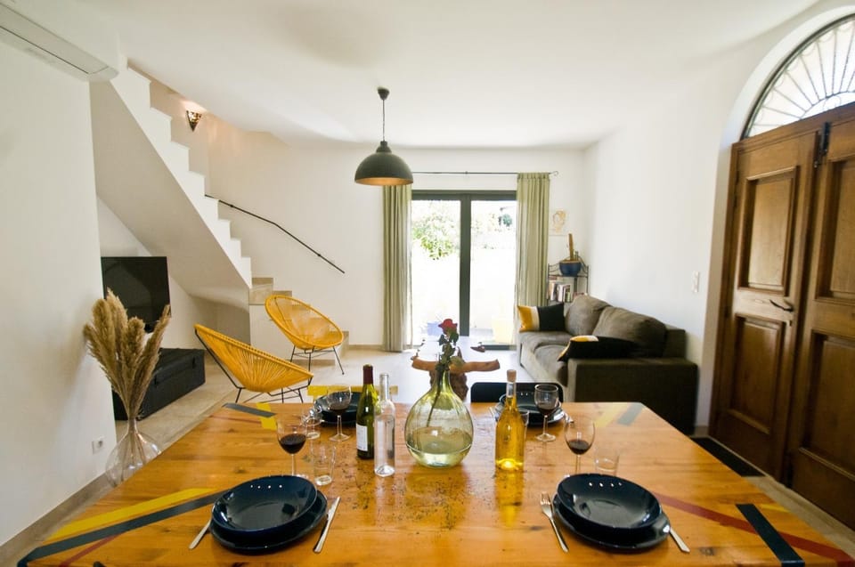Living room, Dining area