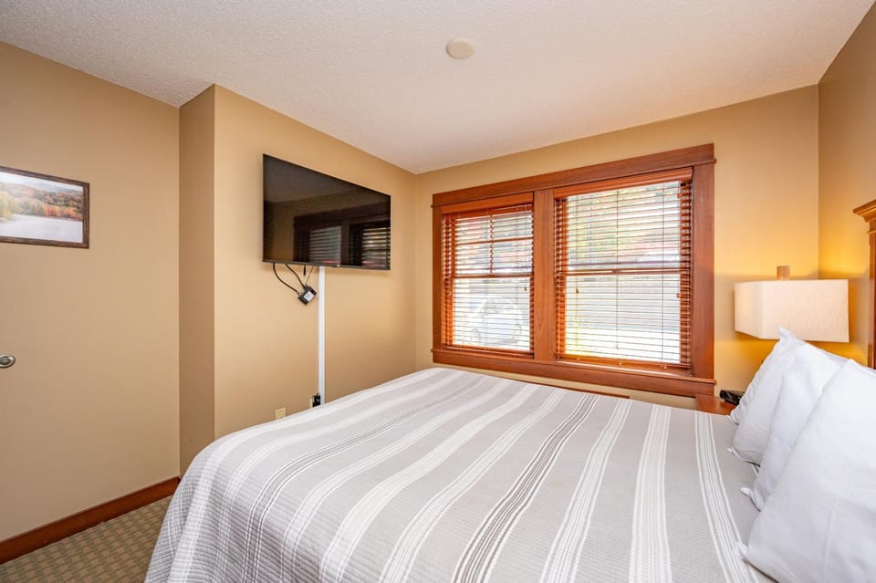 A116 One Bedroom Standard View Apartment in Deep Creek Lake