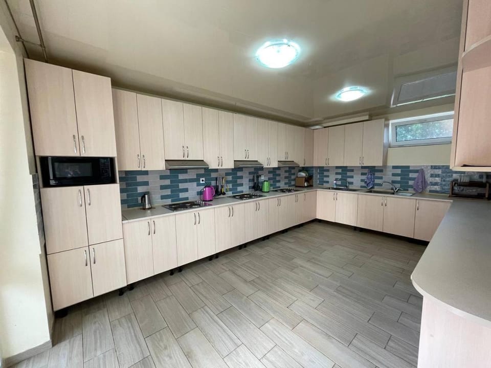 Kitchen or kitchenette, Communal kitchen