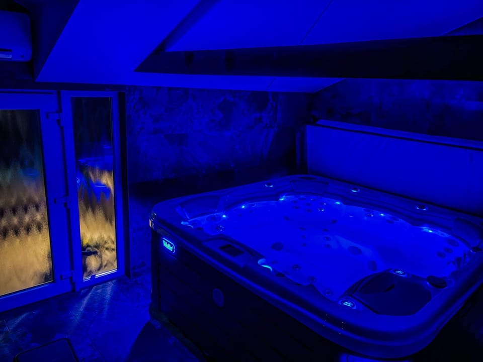 Hot Tub, Spa and wellness centre/facilities