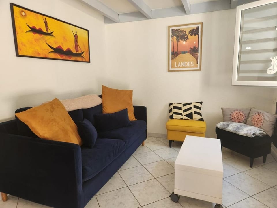 Villa patio proche plage avec piscine collective, cour aménagée et parking privé - FR-1-413-139 Villa in Capbreton