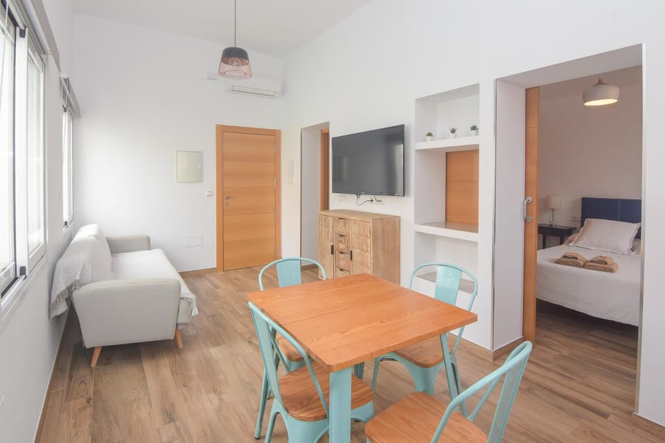 Dining area, Food