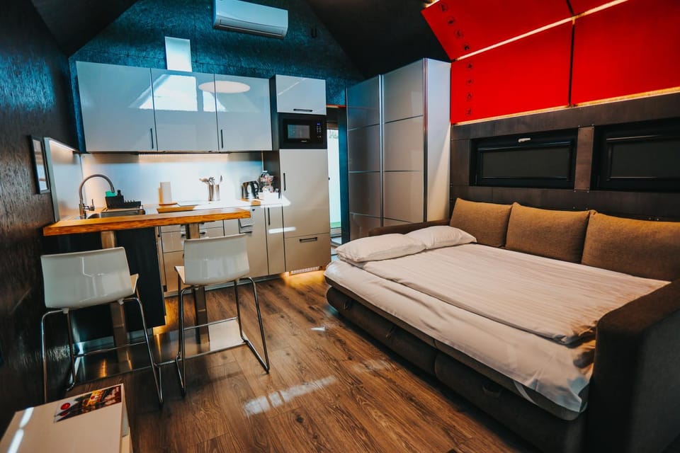 Bed, Kitchen or kitchenette
