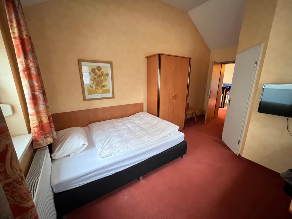 Bed, Photo of the whole room
