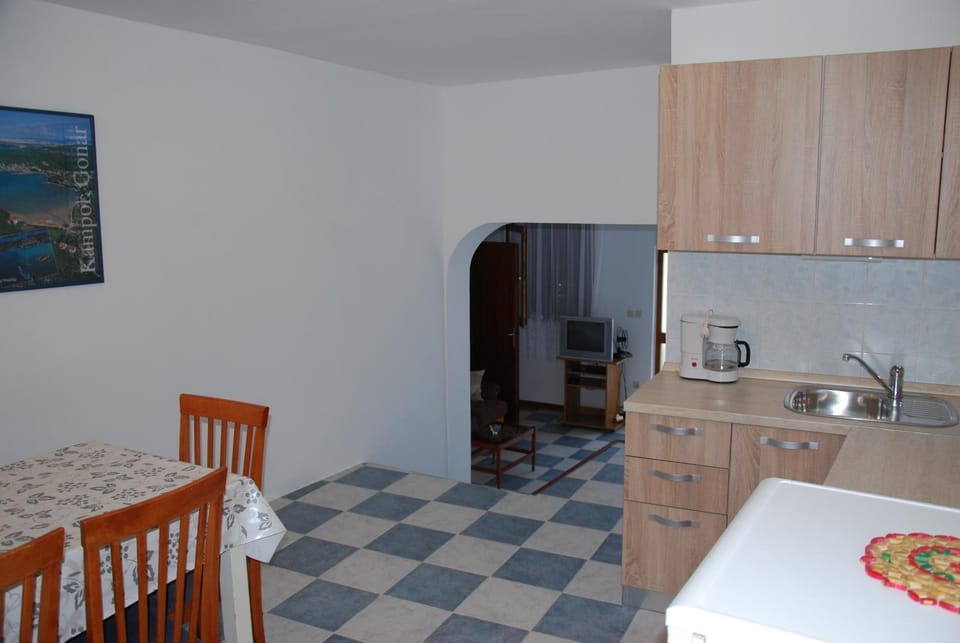 Kitchen or kitchenette, Communal kitchen
