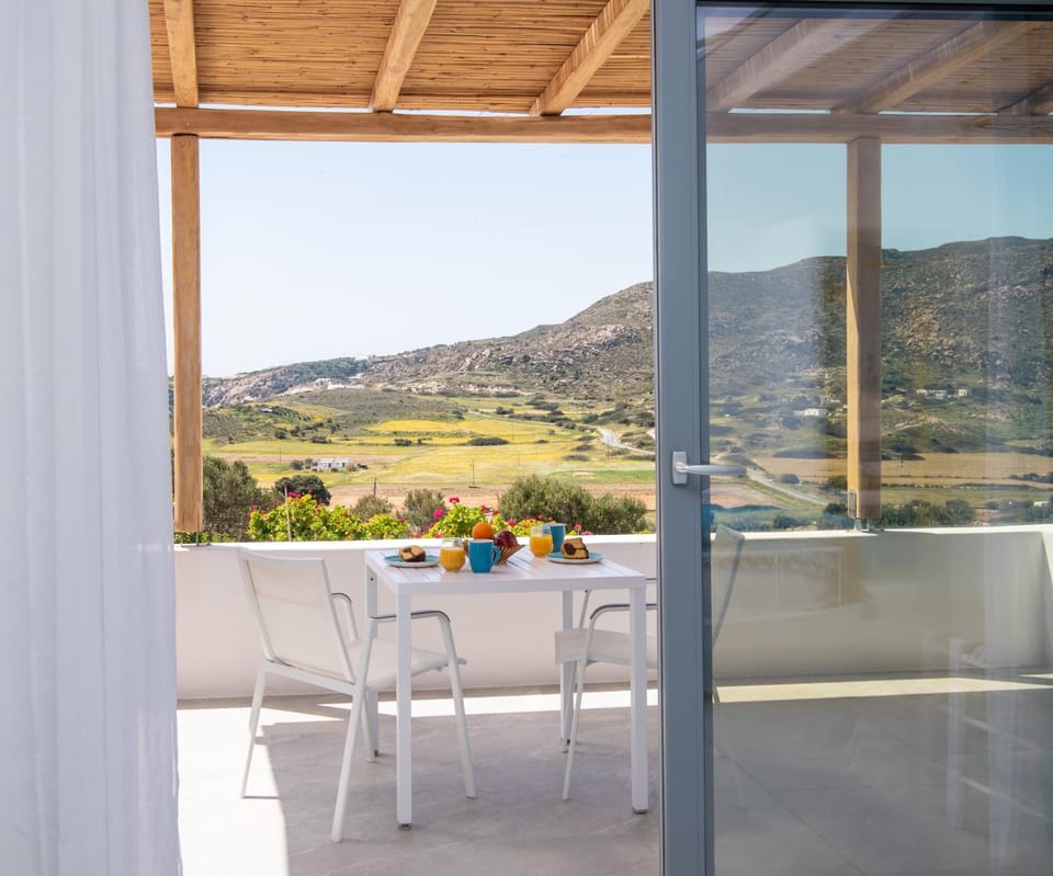 Property building, Breakfast