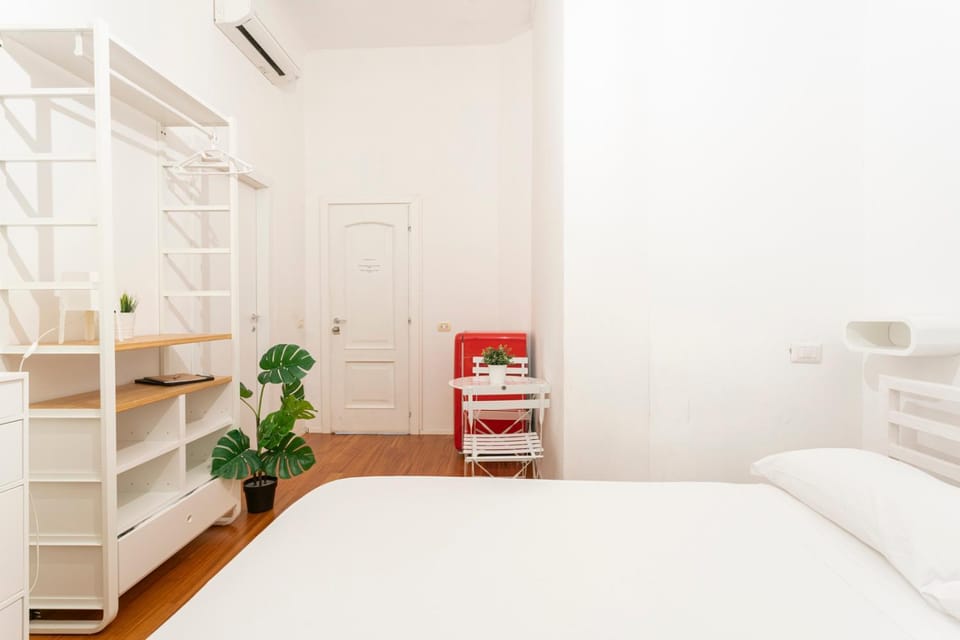 New! Lovely & Friendly in Milan Center B Apartment in Milan