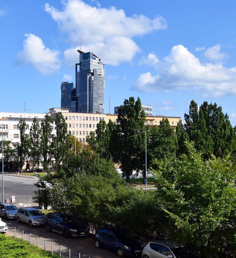 Nearby landmark, Off site, Neighbourhood, On site, City view, Street view, Area and facilities