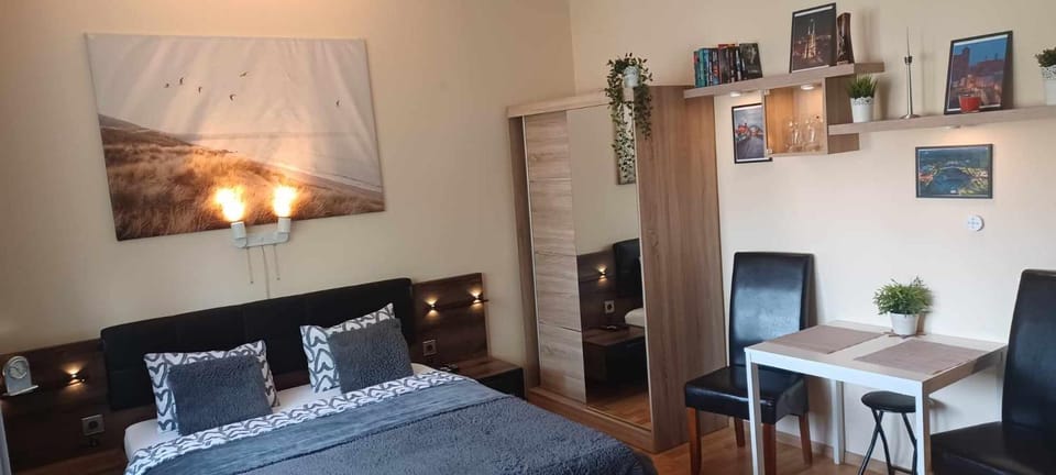 Bed, Photo of the whole room, Bedroom
