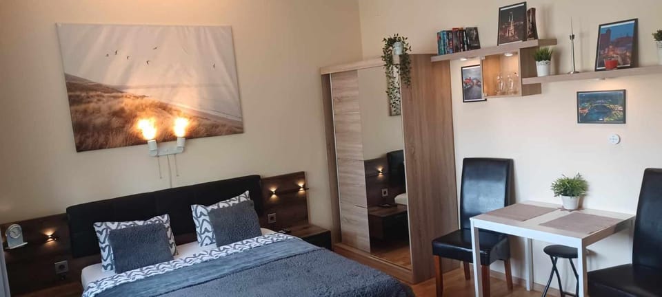 Bed, Photo of the whole room