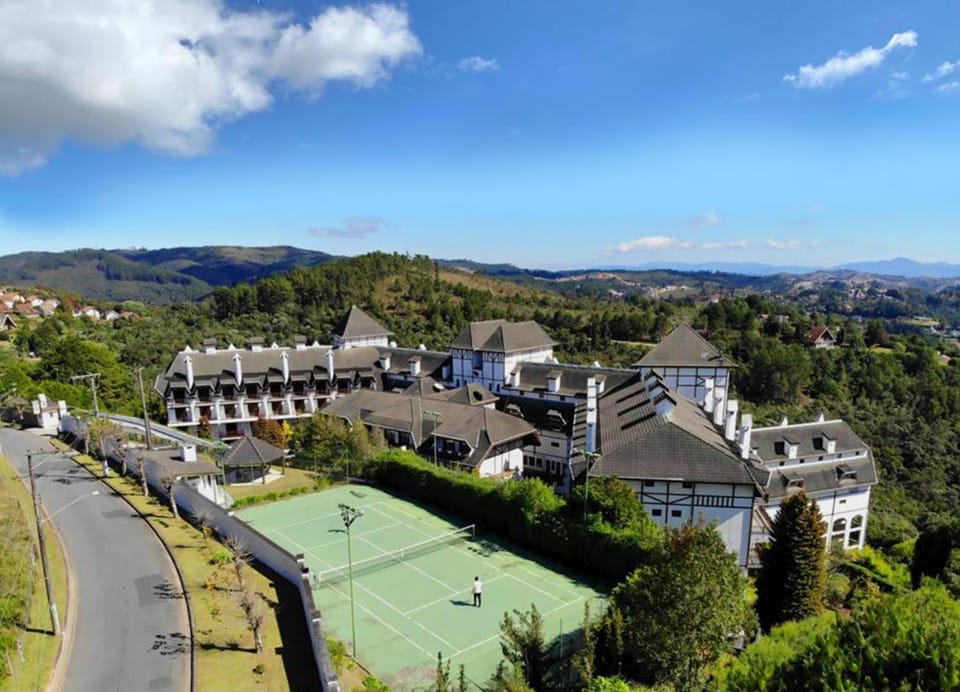 Property building, Bird's eye view, Tennis court, Garden view, Mountain view, Entertainment