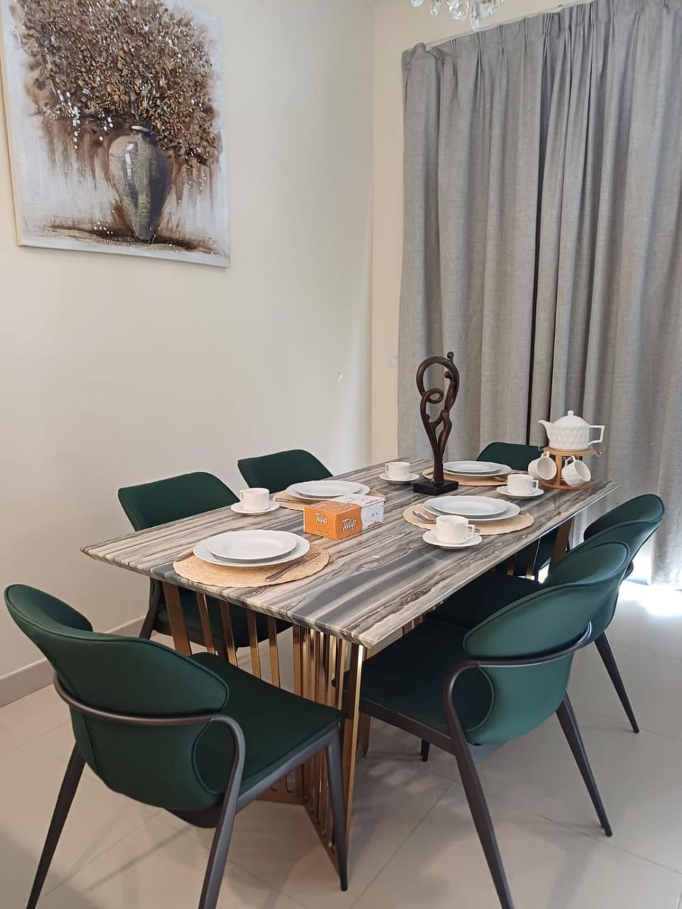 Seating area, Dining area