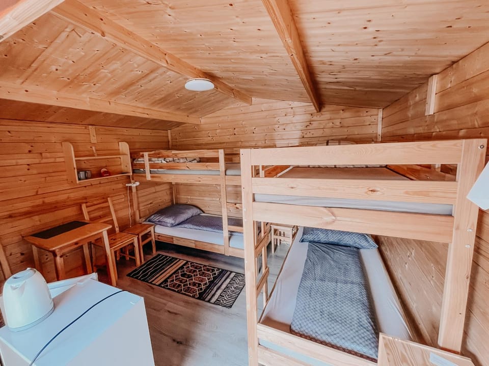 Property building, Bed, Photo of the whole room