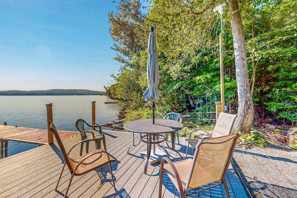 Spectacular Sebec Setting House in Penobscot