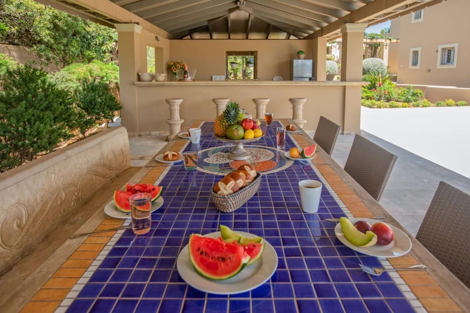 Day, Food and drinks, Dining area, Food