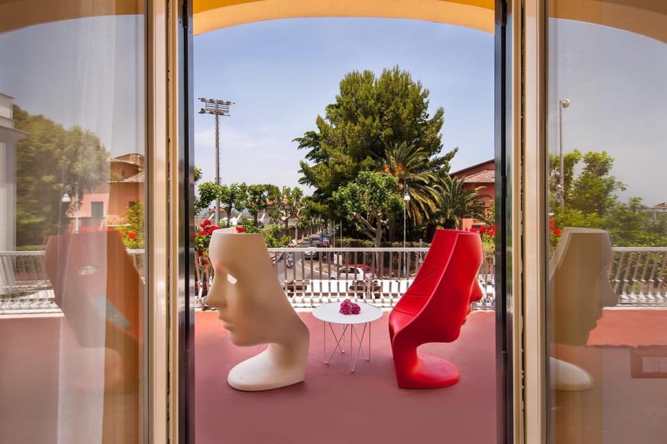 Balcony/Terrace, City view, Street view, Quiet street view