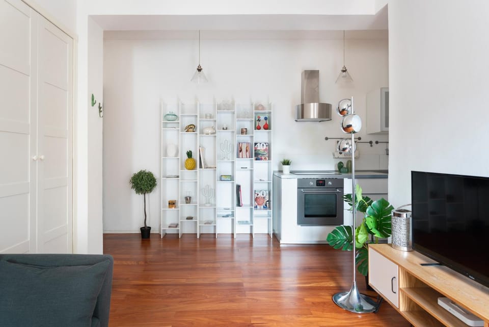 White & Beauty in Milan Center Apartment in Milan