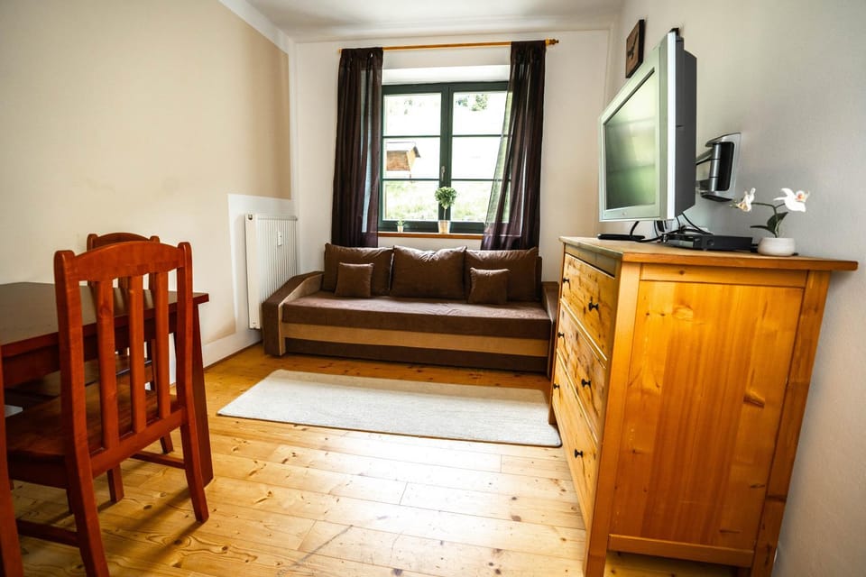 Bed, Living room