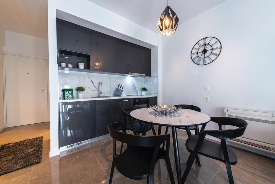 Kitchen or kitchenette, Decorative detail, Dining area