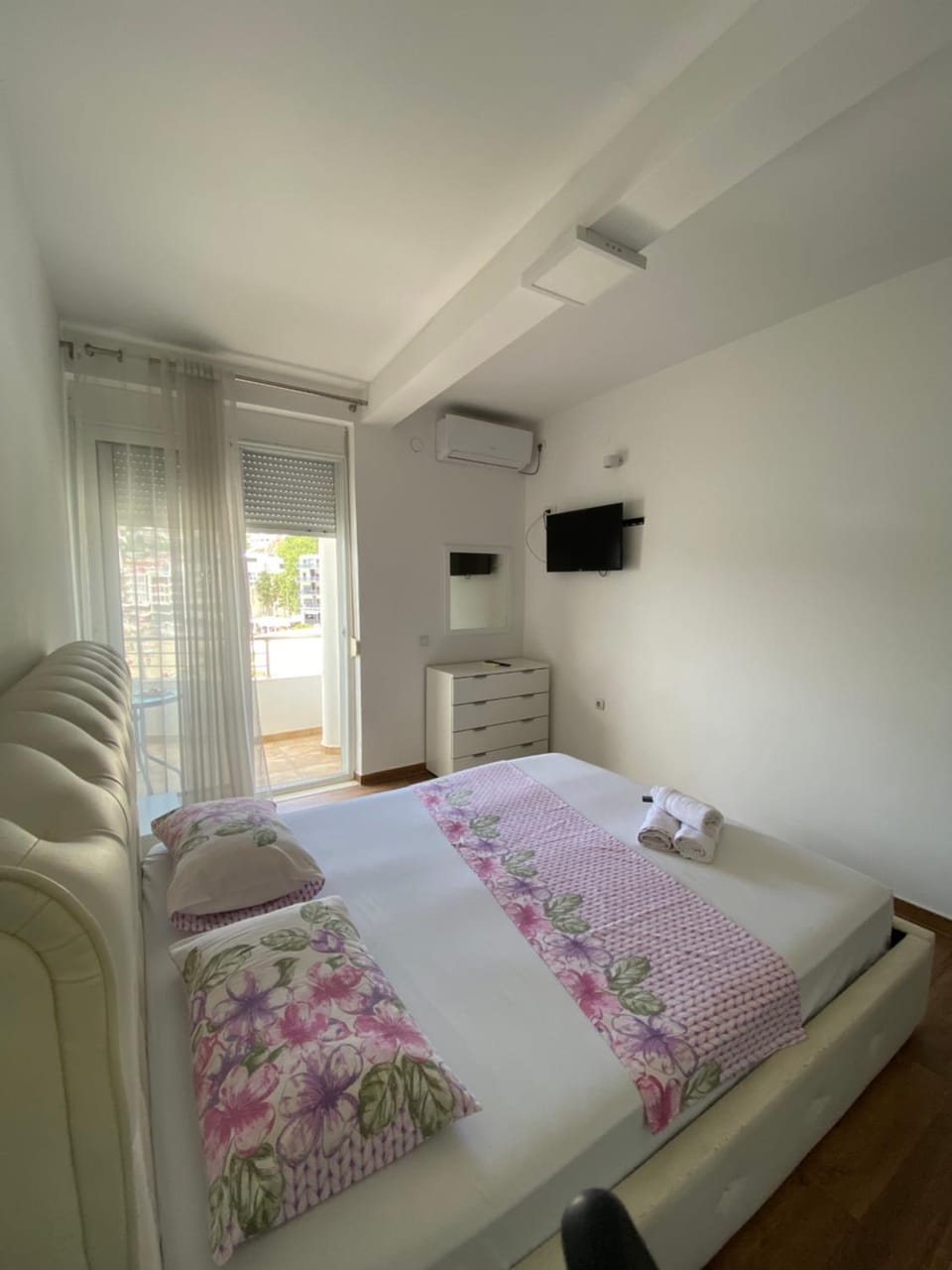 TV and multimedia, Bedroom, air conditioner