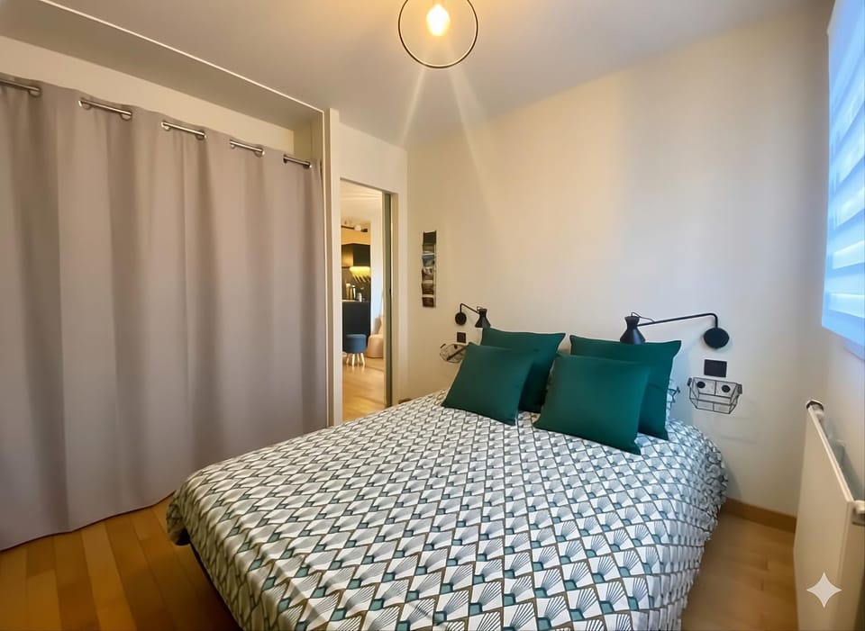 Bed, Bedroom