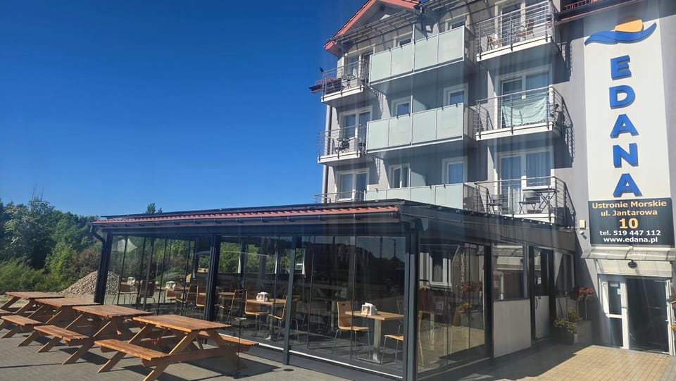 Property building, Restaurant/places to eat
