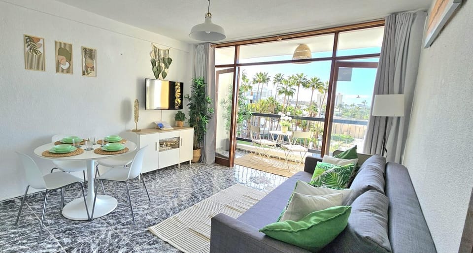 Apartment with pool Las Américas by Vapagó Tenerife Apartment in Costa Adeje
