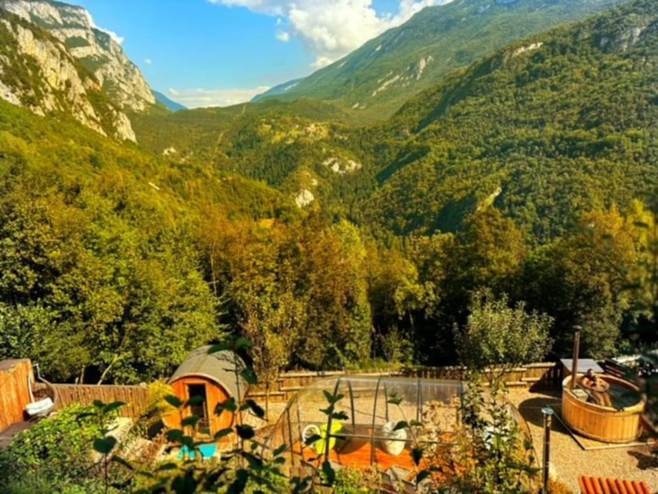 Property building, Natural landscape, Spa and wellness centre/facilities, Mountain view