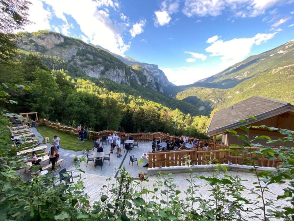 Activities, Garden, Lobby or reception, Lounge or bar, Cycling, Garden view, Mountain view, Street view, Sports, group of guests
