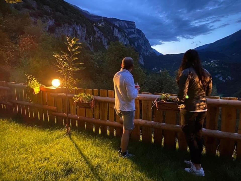 Restaurant/places to eat, Garden, Lounge or bar, group of guests
