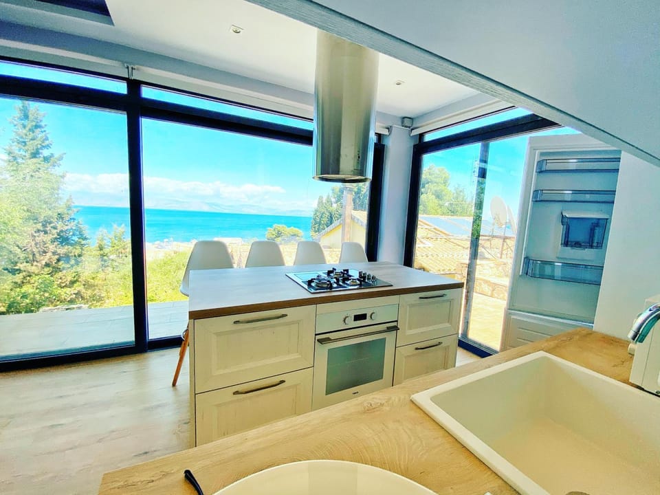 Kitchen or kitchenette, Sea view