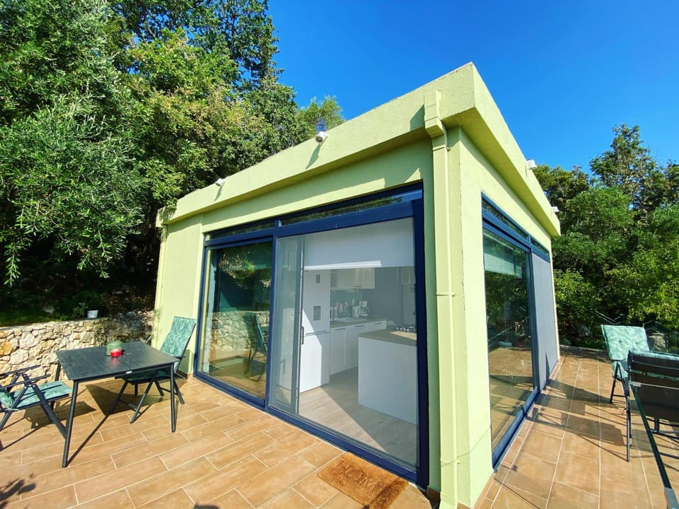 Property building, Patio, Garden, Balcony/Terrace, Garden view