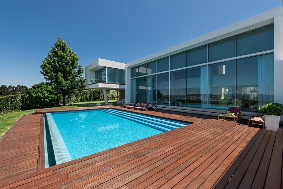 City view, Garden view, Landmark view, Pool view