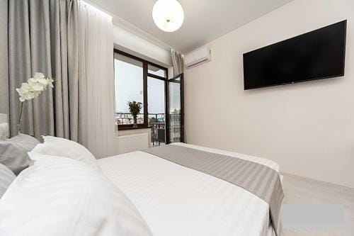 Современная квартира в Аркадии с балконом и видом на море Apartment in Odessa