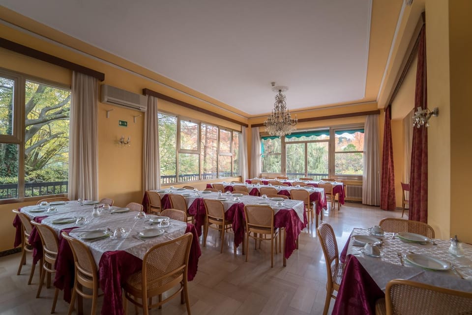 Restaurant/places to eat, Restaurant/places to eat