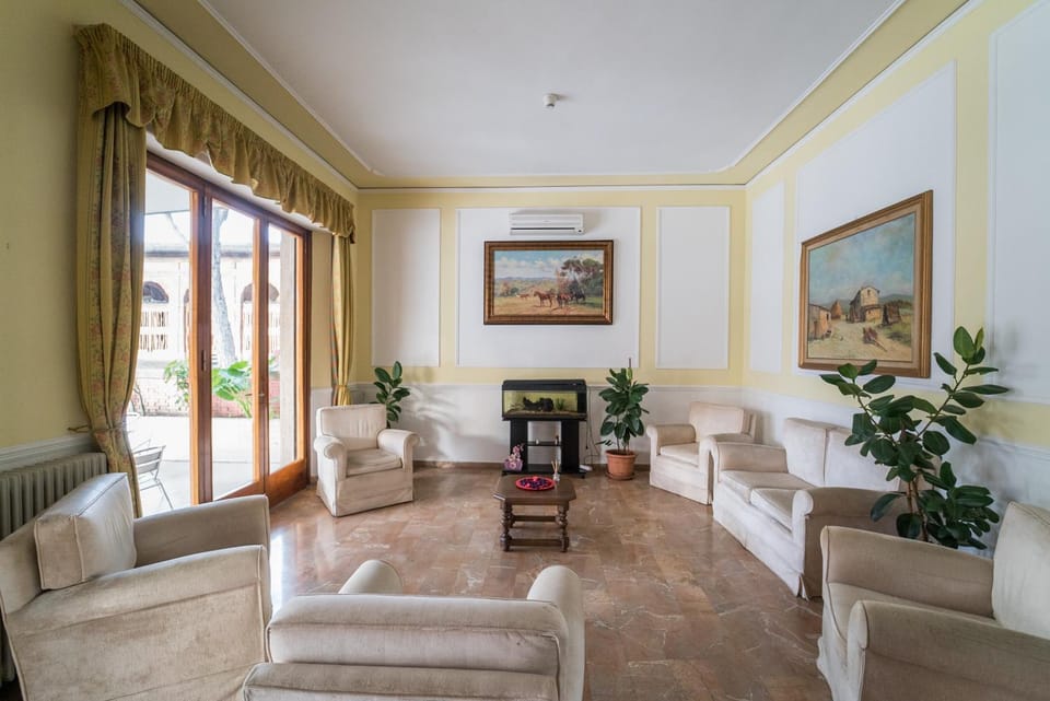 Living room, Lobby or reception