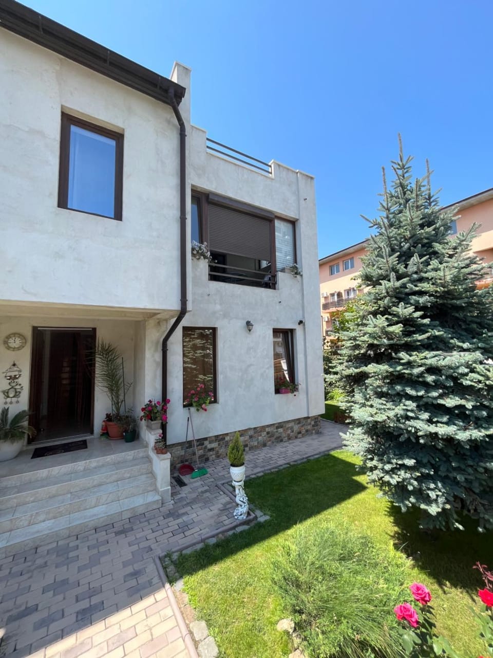 Property building, Garden view
