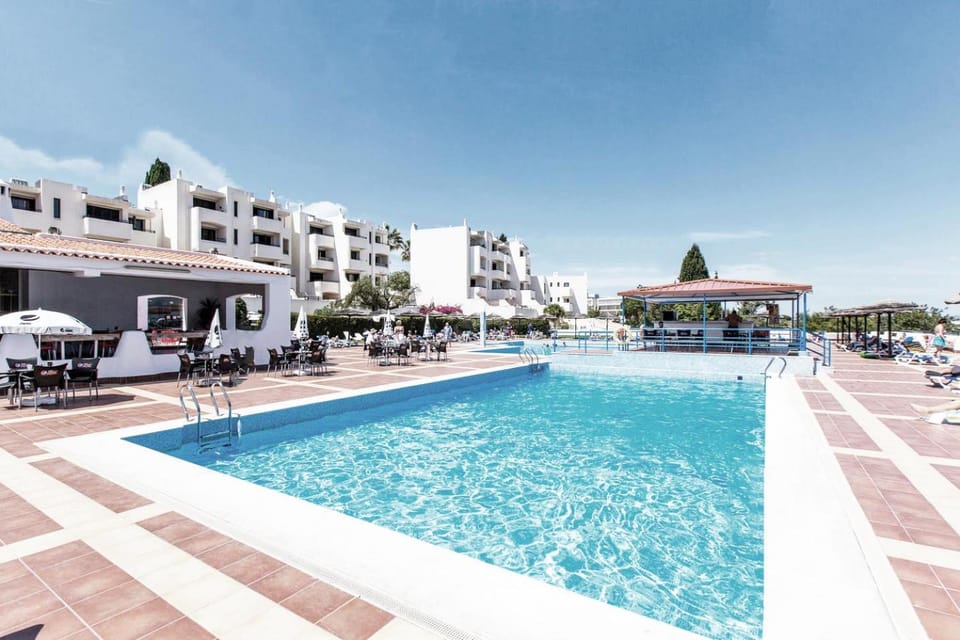 Restaurant/places to eat, Swimming pool