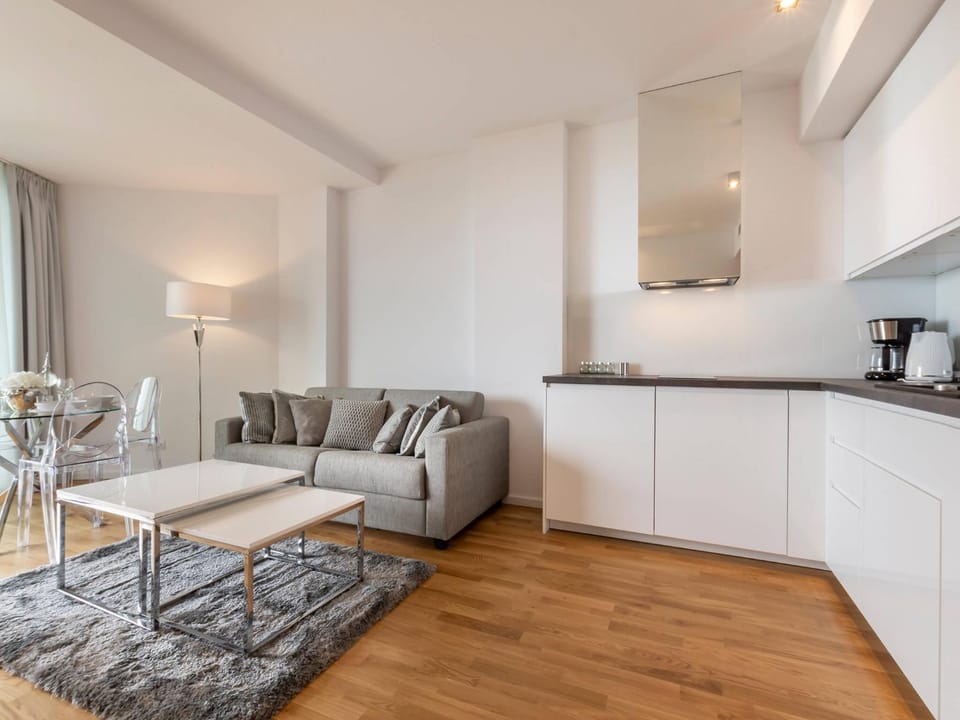 Kitchen or kitchenette, Living room, Seating area, Dining area