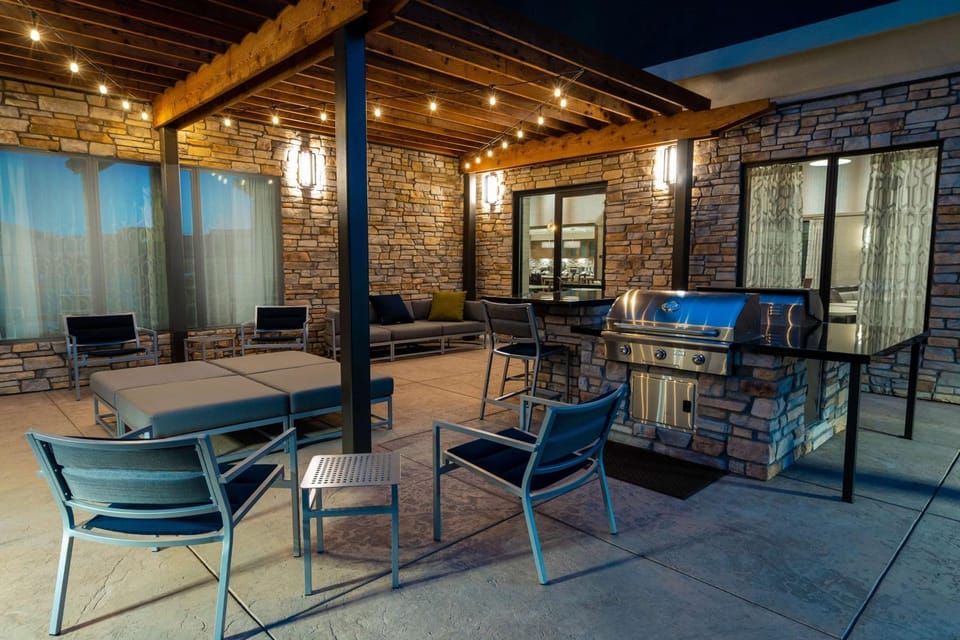 Patio, BBQ facilities