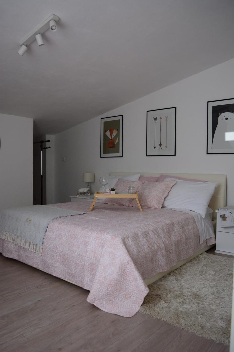 Bed, TV and multimedia, Bedroom, Garden view, Mountain view