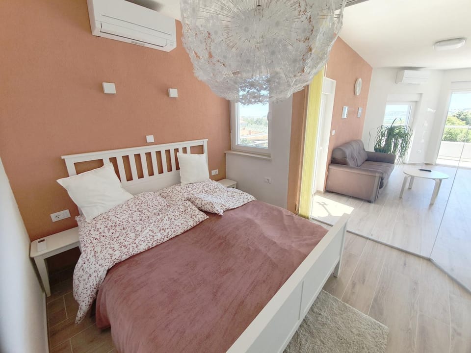 Bed, Bedroom