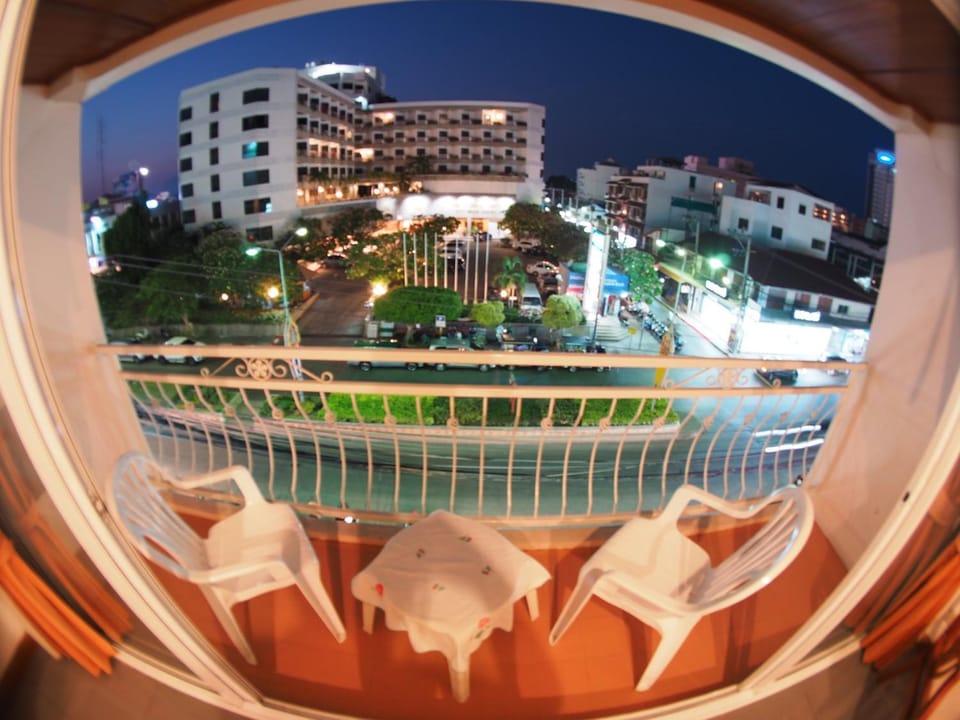 Jed Pee Nong Hotel โรงแรมเจ็ดพี่น้อง Hotel in Hua Hin District