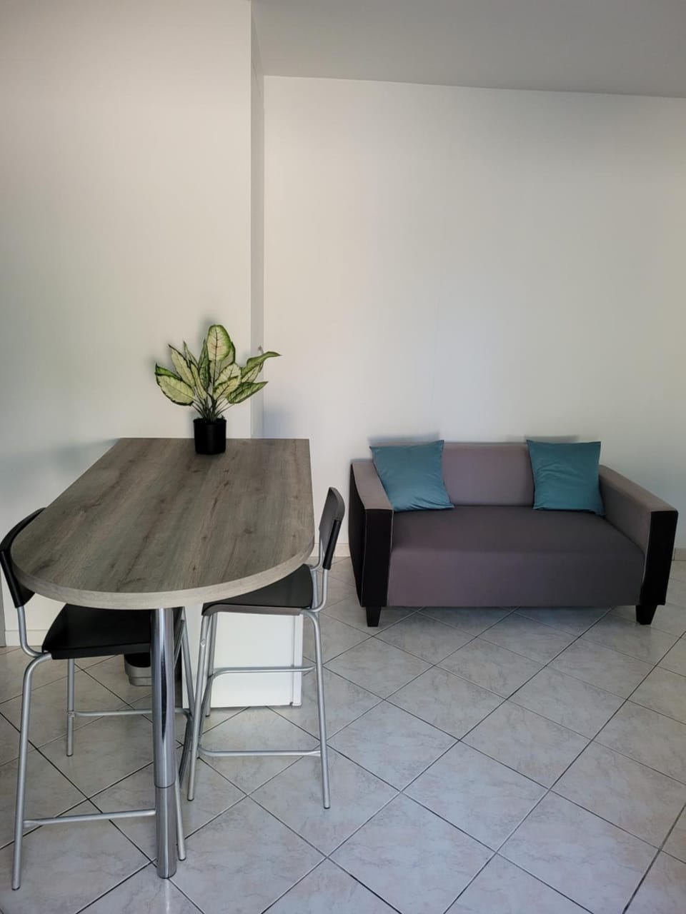 charmant studio de 30 m2 très calme avec sa grande belle terrasse et son jardin PRIVATIF Apartment in Île-de-France