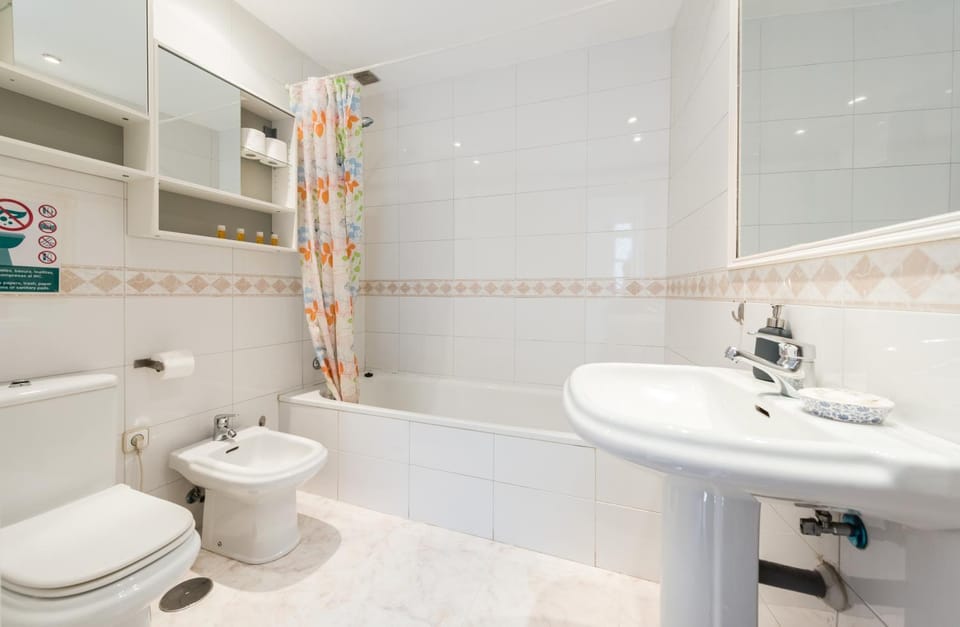Shower, Toilet, Bathroom, Bath