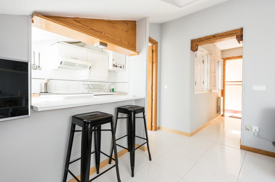 Kitchen or kitchenette, Seating area, Dining area