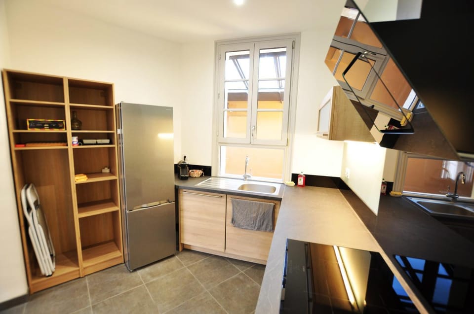 Kitchen or kitchenette, dishwasher, oven, pet friendly, stove, toaster